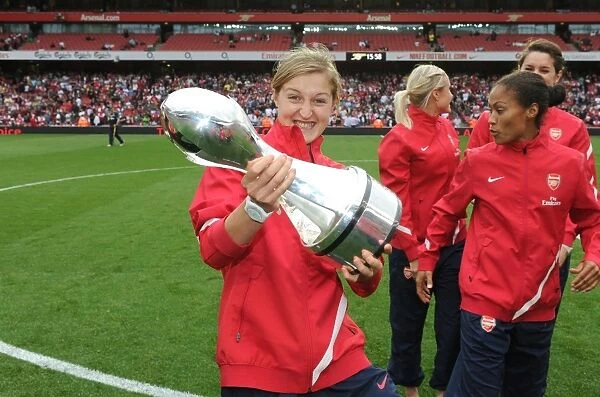 Arsenal's Ellen White Celebrates WSL Title Win with Trophy at Emirates Stadium
