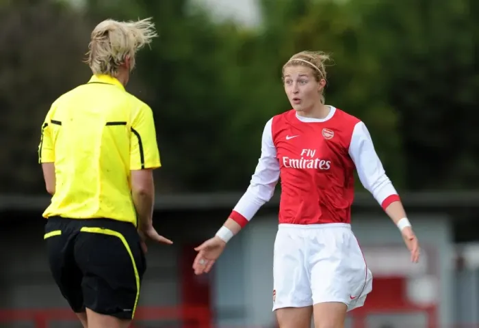 Framed Print : Arsenal's Ellen White Scores in Champions League Victory over Rayo Vallecano (4-1)