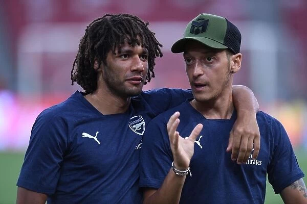 Arsenal's Elneny and Ozil Prepare for Action Against Atletico Madrid (2018-19)
