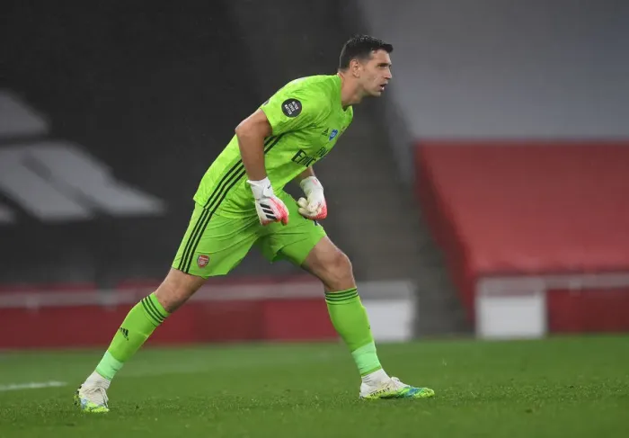 Framed Print : Arsenal's Emi Martinez in Action: A Premier League Showdown against Leicester City, 2019-2020 Framed Print : Arsenal's Emi Martinez in Action: A Premier League Showdown against Leicester City, 2019-2020