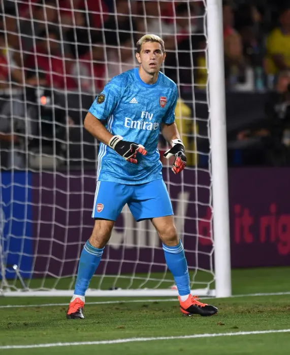 Framed Print : Arsenal's Emi Martinez Goes Head-to-Head Against Bayern Munich in International Champions Cup Framed Print : Arsenal's Emi Martinez Goes Head-to-Head Against Bayern Munich in International Champions Cup