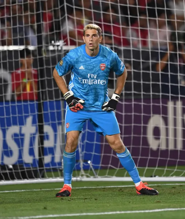 Framed Print : Arsenal's Emi Martinez Goes Head-to-Head Against Bayern Munich in International Champions Cup Framed Print : Arsenal's Emi Martinez Goes Head-to-Head Against Bayern Munich in International Champions Cup