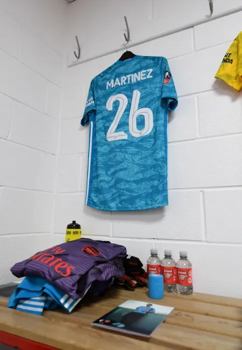 Framed Print : Arsenal's Emi Martinez Prepares for FA Cup Clash against AFC Bournemouth Framed Print : Arsenal's Emi Martinez Prepares for FA Cup Clash against AFC Bournemouth