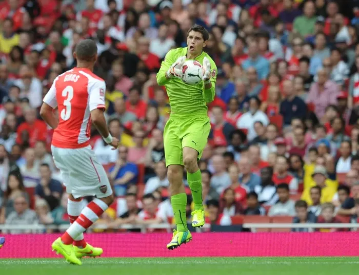 Framed Print : Arsenal's Emi Martinez Shines in 5-1 Emirates Cup Victory over Benfica