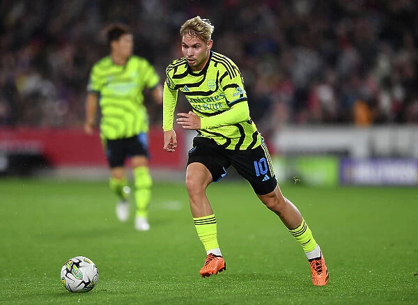 Arsenal's Emile Smith Rowe in Action against Brentford in Carabao Cup Third Round, 2023-24