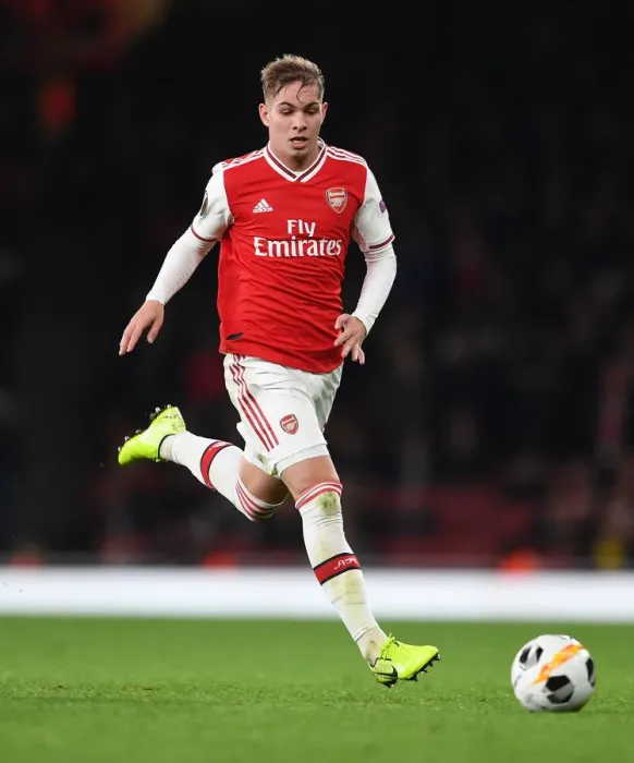 Framed Print : Arsenal's Emile Smith Rowe in Action against Vitoria Guimaraes in the Europa League Framed Print : Arsenal's Emile Smith Rowe in Action against Vitoria Guimaraes in the Europa League