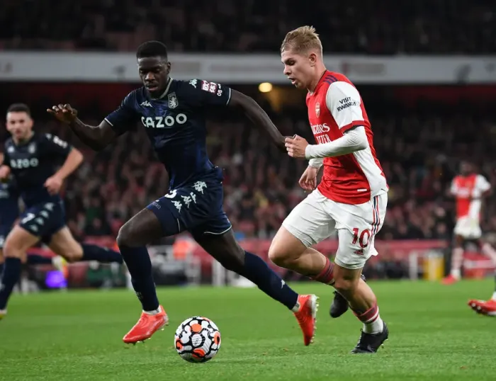 Framed Print : Arsenal's Emile Smith Rowe Clashes with Aston Villa's Axel Tuanzebe in Premier League Showdown Framed Print : Arsenal's Emile Smith Rowe Clashes with Aston Villa's Axel Tuanzebe in Premier League Showdown