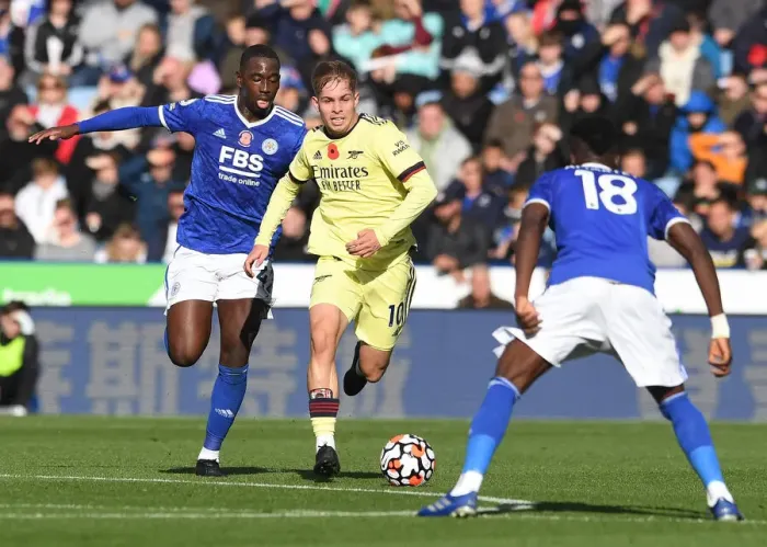 Framed Print : Arsenal's Emile Smith Rowe Clashes with Leicester's Boubakary Soumare in Premier League Showdown