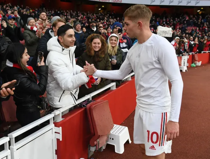 Framed Print : Arsenal's Emile Smith Rowe Greets Fans with Shirt after Arsenal v Newcastle United Match (2021-22) Framed Print : Arsenal's Emile Smith Rowe Greets Fans with Shirt after Arsenal v Newcastle United Match (2021-22)