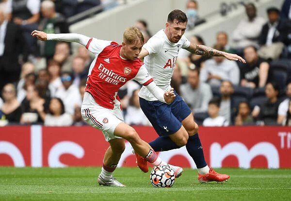 Arsenal's Emile Smith Rowe Outmaneuvers Tottenham's Pierre-Emile Hojbjerg in The Mind Series: Tottenham Hotspur vs Arsenal (2021-22)