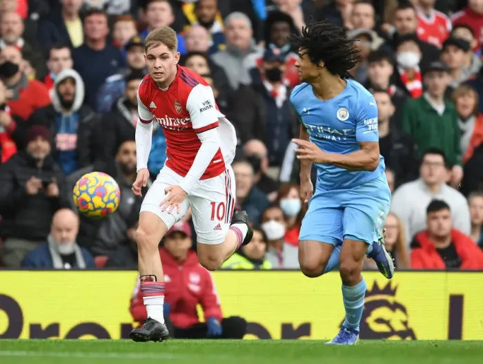 Framed Print : Arsenal's Emile Smith Rowe Outmaneuvers Manchester City's Nathan Ake in Premier League Clash Framed Print : Arsenal's Emile Smith Rowe Outmaneuvers Manchester City's Nathan Ake in Premier League Clash
