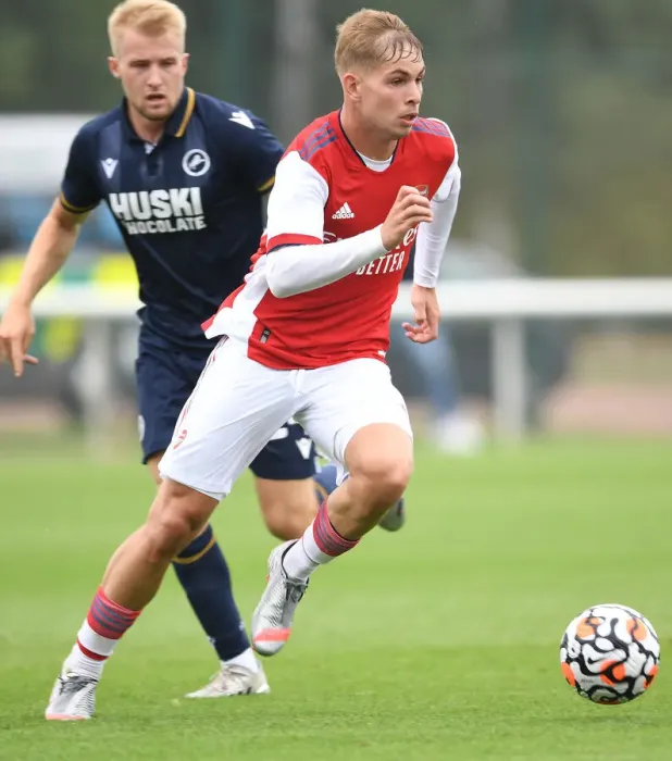 Framed Print : Arsenal's Emile Smith Rowe Outmaneuvers Millwall's Billy Mitchell in Pre-Season Friendly Framed Print : Arsenal's Emile Smith Rowe Outmaneuvers Millwall's Billy Mitchell in Pre-Season Friendly