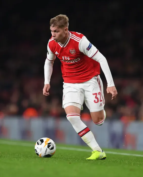 Framed Print : Arsenal's Emile Smith Rowe Shines in Europa League Clash Against Vitoria Guimaraes