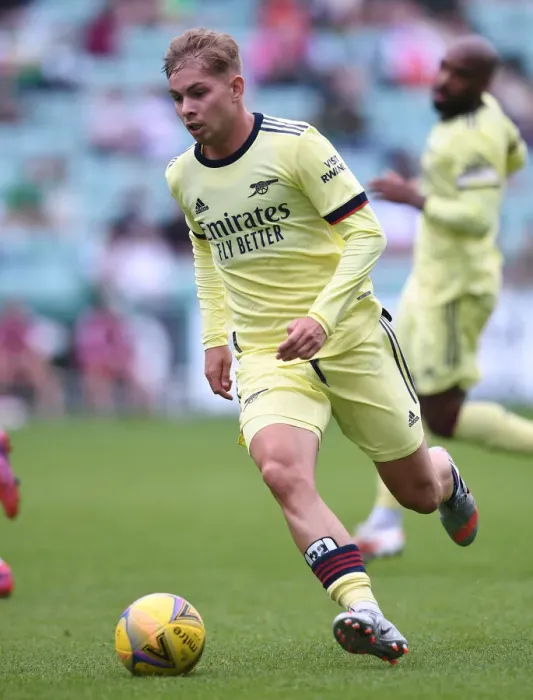Framed Print : Arsenal's Emile Smith Rowe Shines in Hibernian Pre-Season Friendly