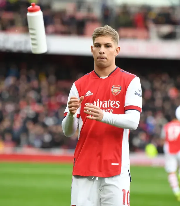 Framed Print : Arsenal's Emile Smith Rowe Shines in Premier League Clash Against Brentford Framed Print : Arsenal's Emile Smith Rowe Shines in Premier League Clash Against Brentford