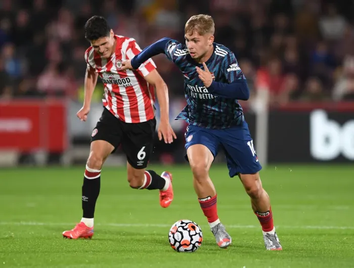Framed Print : Arsenal's Emile Smith Rowe vs Brentford's Christian Norgaard: A Premier League Showdown - Young Gun vs Midfield Veteran (2021-22) Framed Print : Arsenal's Emile Smith Rowe vs Brentford's Christian Norgaard: A Premier League Showdown - Young Gun vs Midfield Veteran (2021-22)