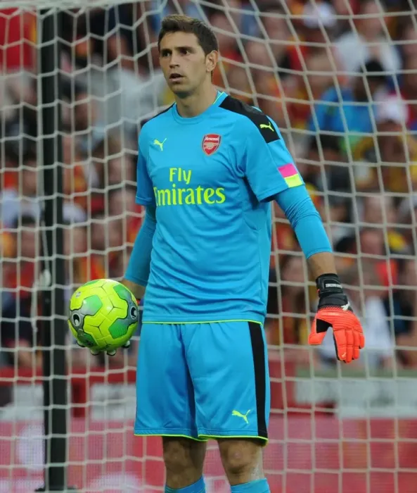 Framed Print : Arsenal's Emiliano Martinez in Action at Lens Pre-Season Friendly (2016-17) Framed Print : Arsenal's Emiliano Martinez in Action at Lens Pre-Season Friendly (2016-17)