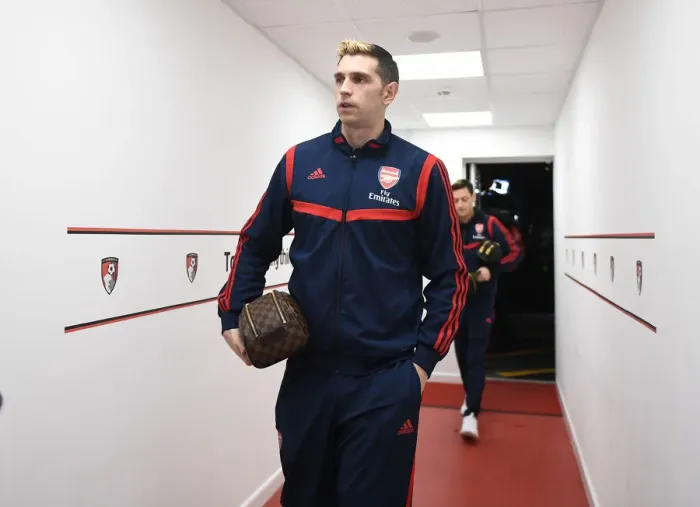 Framed Print : Arsenal's Emiliano Martinez Arrives at Vitality Stadium Ahead of AFC Bournemouth FA Cup Clash