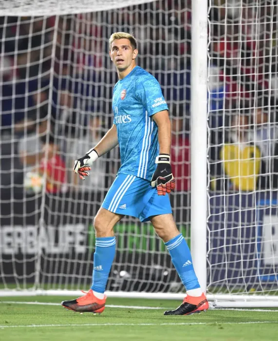 Framed Print : Arsenal's Emiliano Martinez Goes Head-to-Head Against Bayern Munich in 2019 International Champions Cup Framed Print : Arsenal's Emiliano Martinez Goes Head-to-Head Against Bayern Munich in 2019 International Champions Cup
