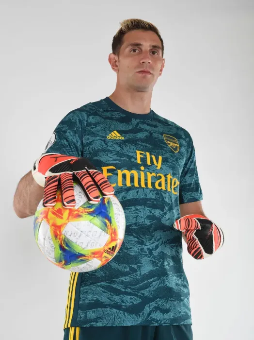 Framed Print : Arsenal's Emiliano Martinez Prepares for 2019-20 Season at Training