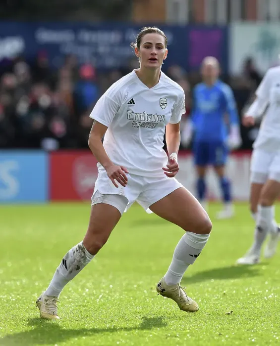 Framed Print : Arsenal's Emily Fox Fights for Victory: Women's FA Cup Clash against Watford