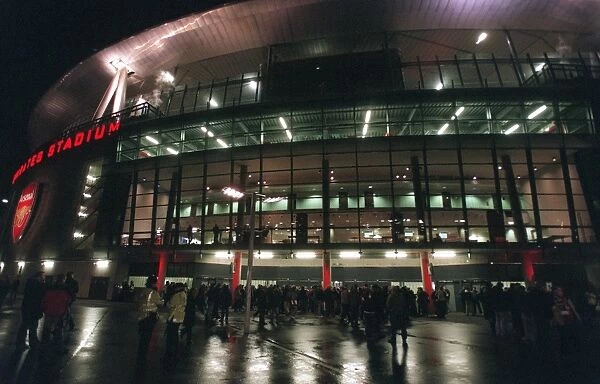 Arsenal's Emirates Battlefield: 3-1 UEFA Champions League Victory over Hamburg, November 2006