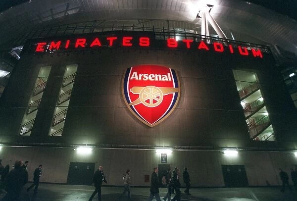 Arsenal's Emirates Stadium: Pre-Match Excitement, UEFA Champions League: Arsenal vs. Hamburg (3:1), London, 21 / 11 / 06