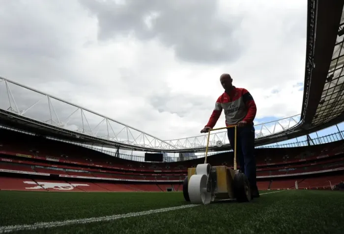 Framed Print : Arsenal's Emirates Stadium: Preparing the Pitch for Arsenal v Sunderland (2015) Framed Print : Arsenal's Emirates Stadium: Preparing the Pitch for Arsenal v Sunderland (2015)