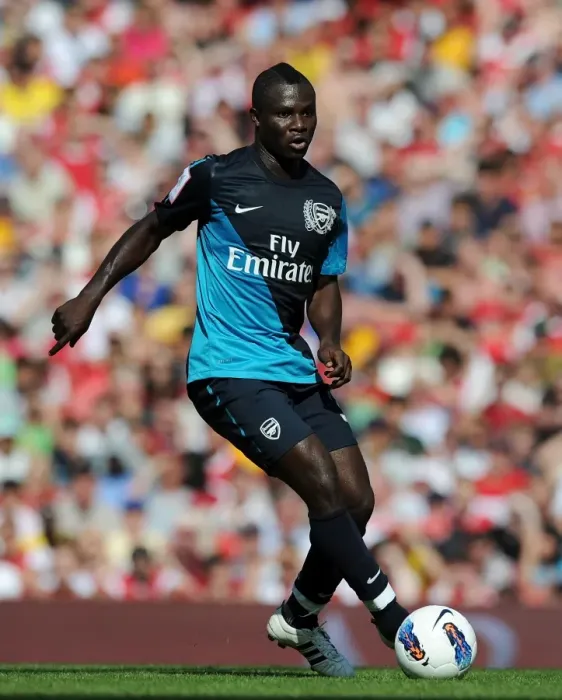 Framed Print : Arsenal's Emmanuel Frimpong in Action against Boca Juniors during the Emirates Cup, 2011