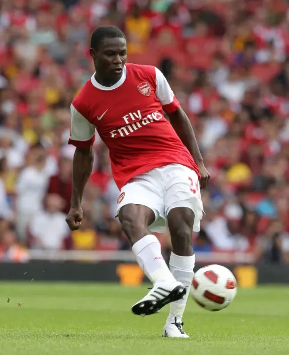 Framed Print : Arsenal's Emmanuel Frimpong Clashes with AC Milan in Emirates Cup Pre-Season Match