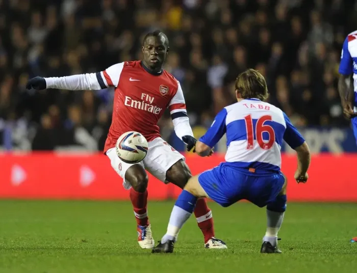 Framed Print : Arsenal's Emmanuel Frimpong Clashes with Reading's Jay Tabb in Capital One Cup Showdown