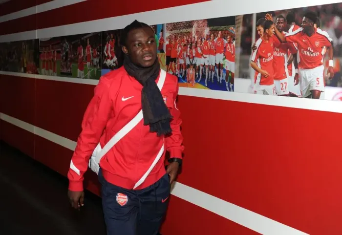 Framed Print : Arsenal's Emmanuel Frimpong: Pre-Match Focus at Emirates Stadium (Arsenal v Sunderland, 2011-12) Framed Print : Arsenal's Emmanuel Frimpong: Pre-Match Focus at Emirates Stadium (Arsenal v Sunderland, 2011-12)