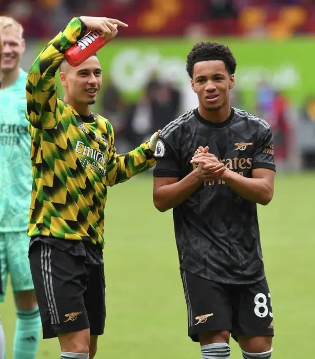 Framed Print : Arsenal's Ethan Nwaneri and Gabriel Martinelli Celebrate Euphoric Victory with Fans at Brentford