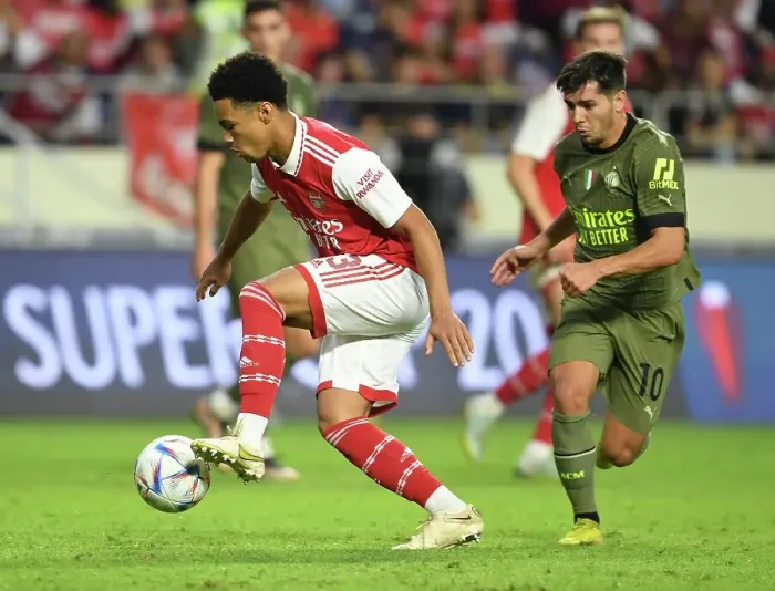 Framed Print : Arsenal's Ethan Nwaneri Outshines AC Milan's Brahim Diaz in Dubai Super Cup Clash