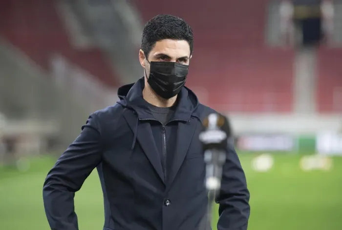 Framed Print : Arsenal's Europa League Clash with Olympiacos: Mikel Arteta Holds Pre-Match Conference Amidst Empty Stands in Piraeus