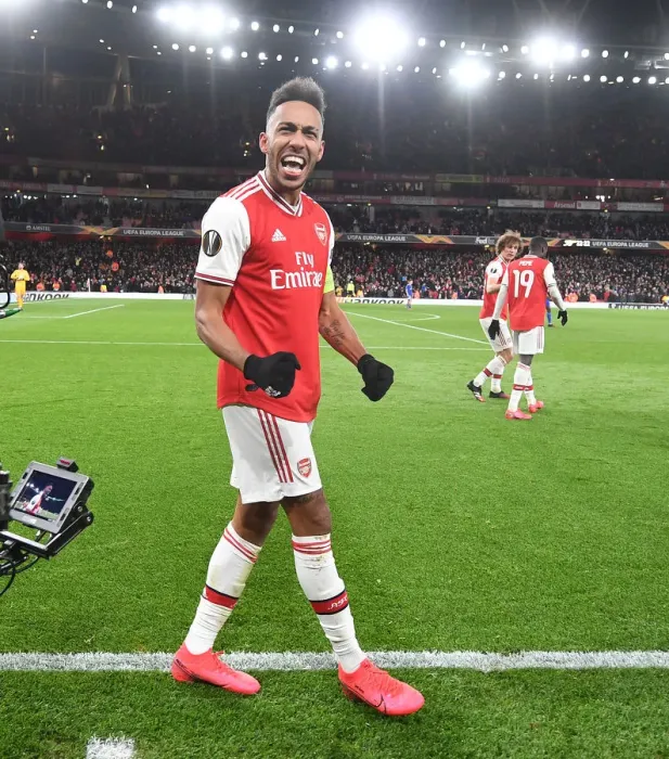 Framed Print : Arsenal's Europa League Victory: Aubameyang's Thrilling Goal vs. Olympiacos