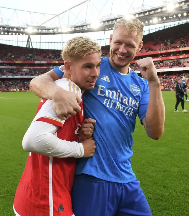 Framed Print : Arsenal's Exuberant Post-Match Celebration: Emile Smith Rowe and Aaron Ramsdale at Emirates Cup 2023-24
