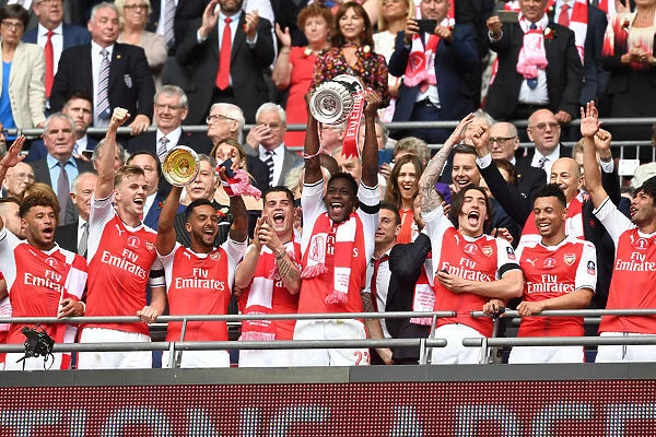 Arsenal's FA Cup Victory: Oxlade-Chamberlain, Holding, Walcott, Xhaka, Welbeck, Bellerin, Coquelin, Elneny Celebrate