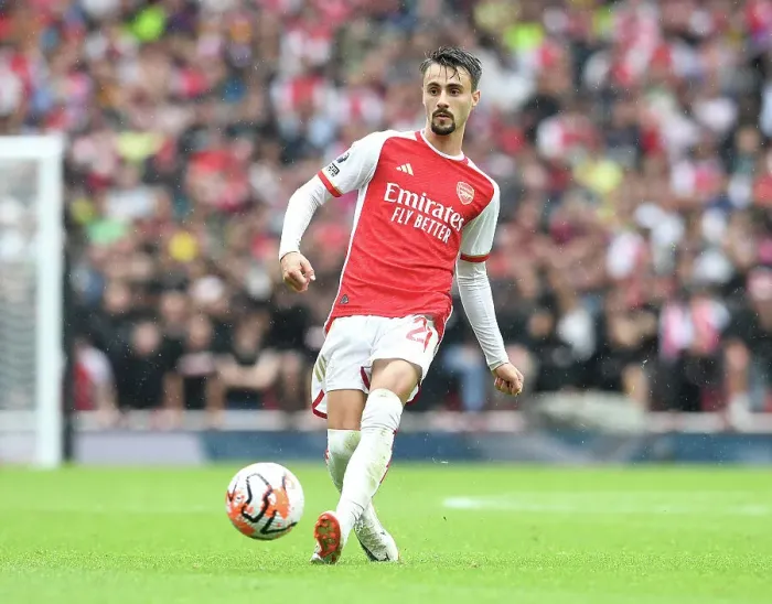 Framed Print : Arsenal's Fabio Vieira Shines: Gunners Dominate Fulham in 2023-24 Premier League Opener