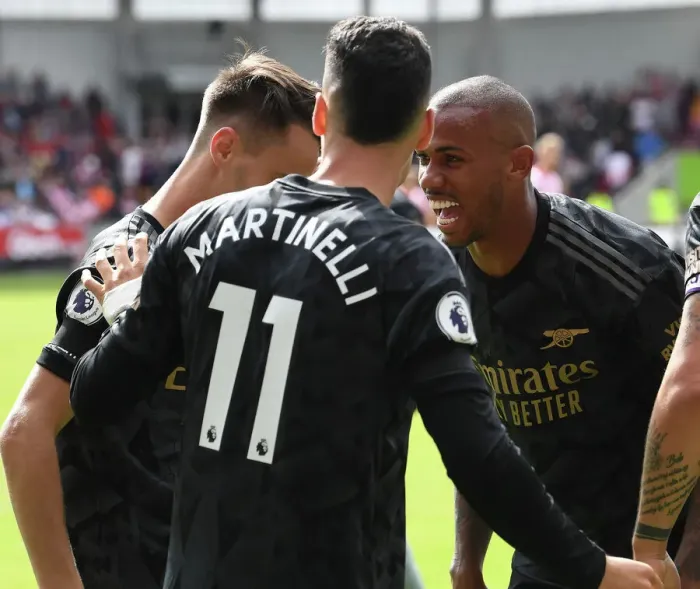 Framed Print : Arsenal's Fabio Vieira and Teams Thrilling Celebration of Third Goal vs. Brentford (2022-23 Premier League)