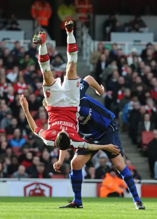 Framed Print : Arsenal's Fabregas Scores Duo Against Sunderland's Turner in 2010 Premier League Victory