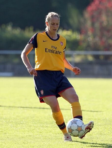 Arsenal's Faye White Dominates Neulengbach in UEFA Cup Group Stage