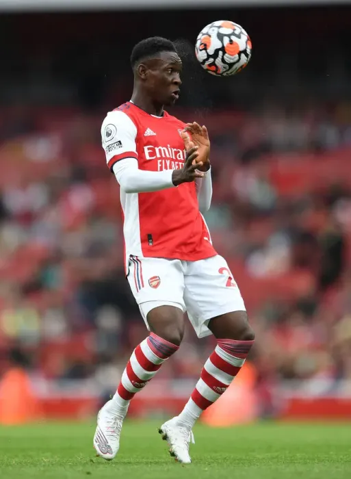 Framed Print : Arsenal's Flo Balogun Fights for Possession Against Chelsea in Premier League 2021-22 Framed Print : Arsenal's Flo Balogun Fights for Possession Against Chelsea in Premier League 2021-22