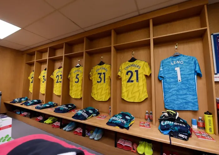 Framed Print : Arsenal's Focused Huddle: United in Team Spirit before Sheffield United vs Arsenal, Premier League 2019-20