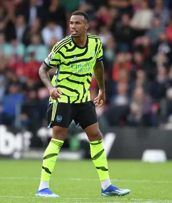 Framed Print : Arsenal's Gabriel Focuses at Bournemouth Premier League Clash, 2023-24