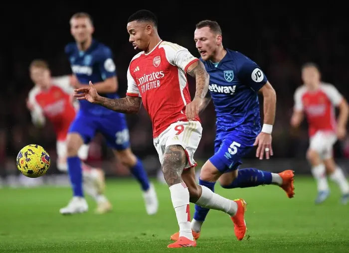 Framed Print : Arsenal's Gabriel Jesus Fends Off West Ham's Coufal in Intense Premier League Clash (2023-24) Framed Print : Arsenal's Gabriel Jesus Fends Off West Ham's Coufal in Intense Premier League Clash (2023-24)