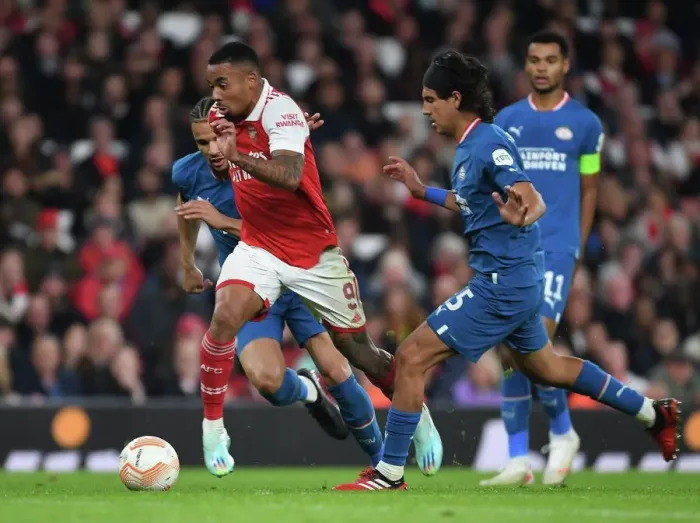 Framed Print : Arsenal's Gabriel Jesus Outmaneuvers PSV's Erick Gutierrez in Europa League Clash Framed Print : Arsenal's Gabriel Jesus Outmaneuvers PSV's Erick Gutierrez in Europa League Clash