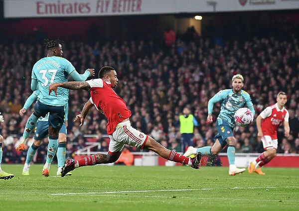Arsenal's Gabriel Jesus Shoots Wide Under Pressure from Southampton's Bella-Kotchap in Premier League Clash