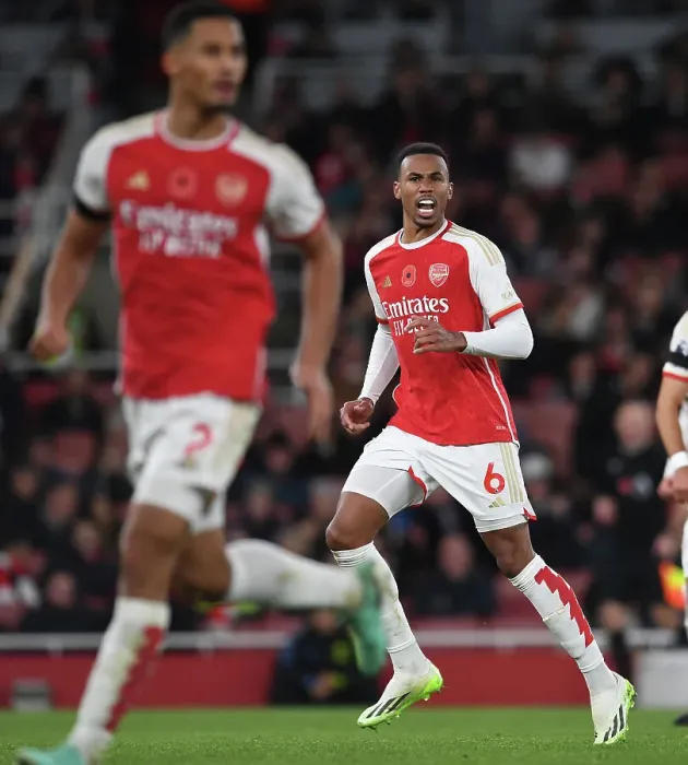 Framed Print : Arsenal's Gabriel Magalhaes in Action against Burnley in the Premier League, 2023-24 Framed Print : Arsenal's Gabriel Magalhaes in Action against Burnley in the Premier League, 2023-24