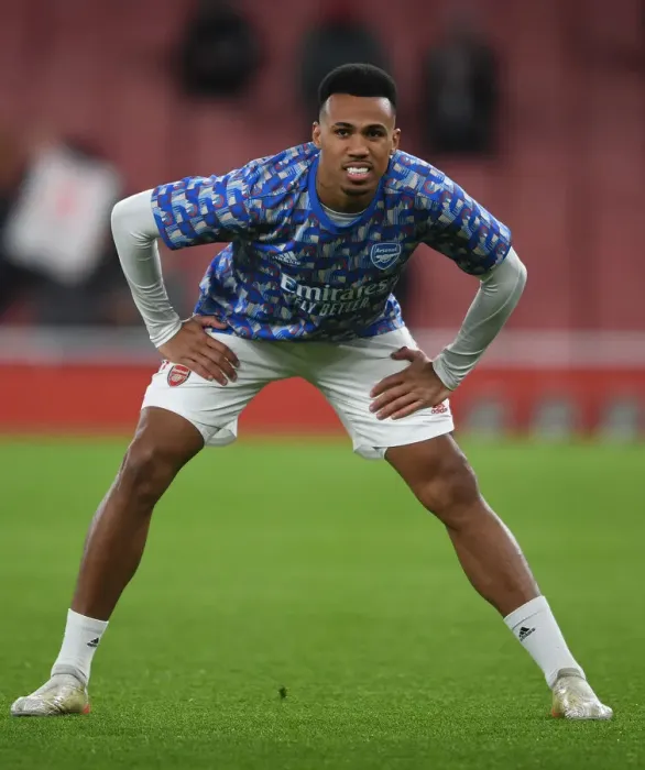 Framed Print : Arsenal's Gabriel Magalhaes Awaits Liverpool in Carabao Cup Semi-Final Showdown